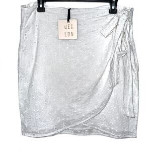 NWT QED London Embroidered Eyelet Knot Front Wrap Skirt Size Small